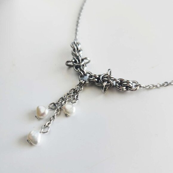 Medieval princess freshwater pearl chainmaille necklace with small silver chain - Picture 11 of 13